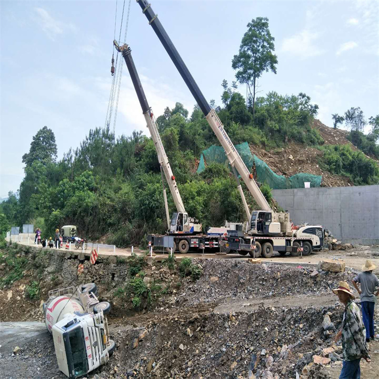 江汉汽车掉沟里叫吊车救援要多少钱